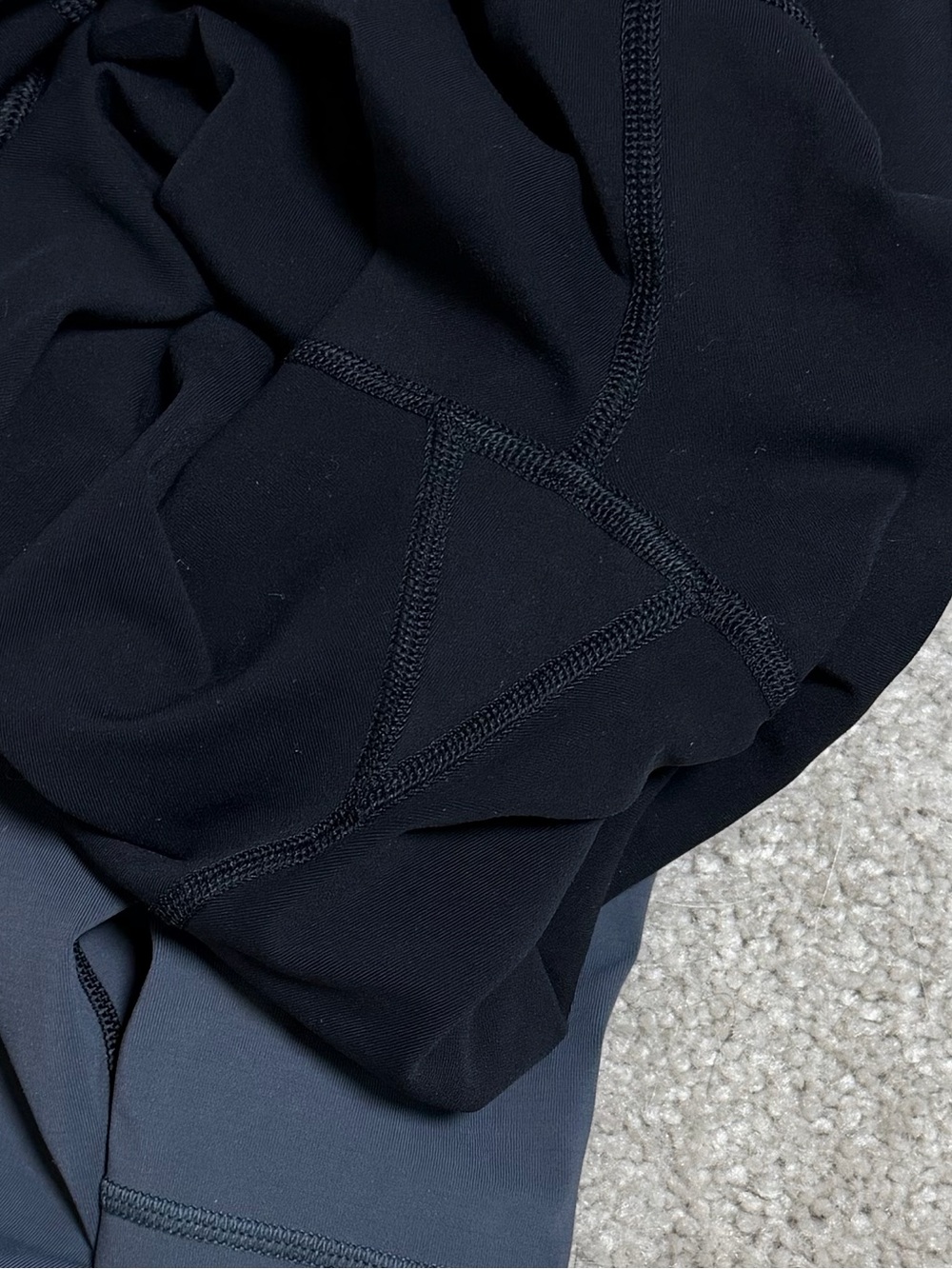 Lululemon Black Gray Ombré High Rise Leggings 32” Tall Size 4 - Picture 5 of 5